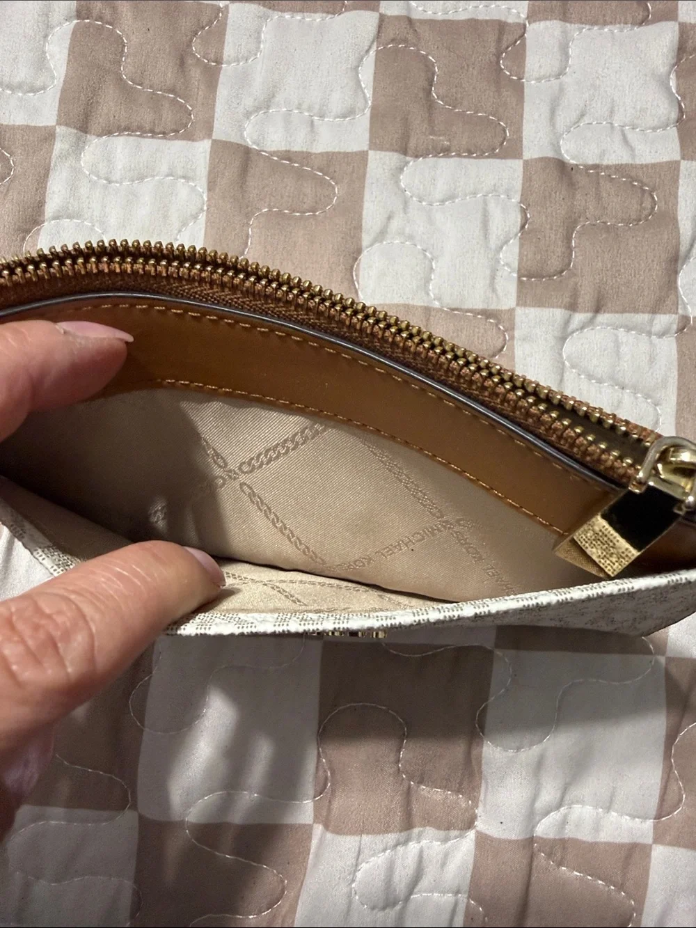 Michael Kors White & Brown Signature Zip Card Case